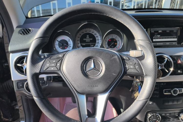 Used Mercedes-Benz GLK-Class 2013 GLK 300 4MATIC Dynamic Edition Steering Wheel