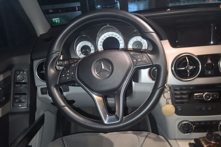 Used Mercedes-Benz GLK-Class 2013 GLK 300 4MATIC Fashion Model Steering Wheel