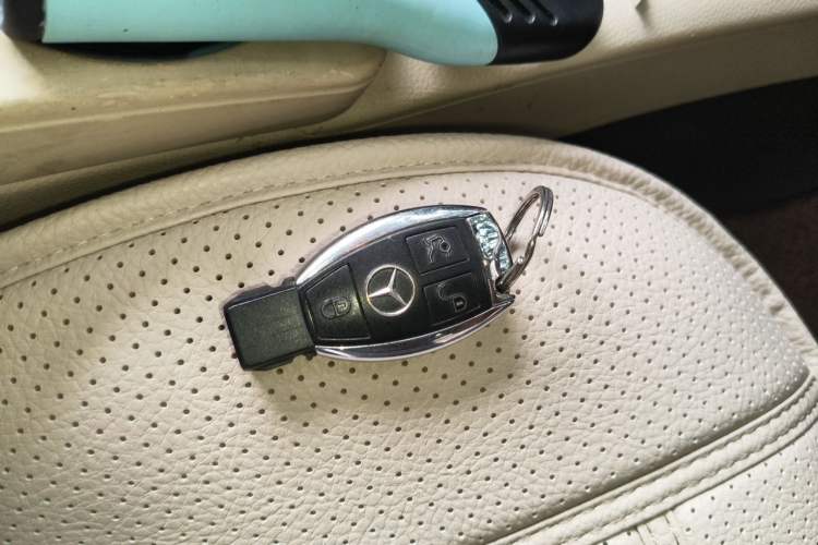 Used Mercedes-Benz GLK-Class 2013 GLK 300 4MATIC Dynamic Sunroof Model Vehicle Key
