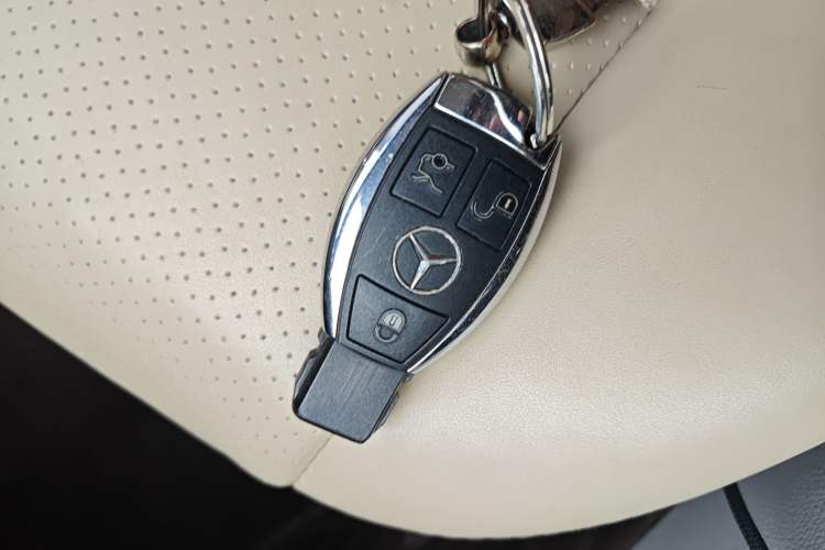 Used Mercedes-Benz GLK-Class 2013 GLK 300 4MATIC Dynamic Sunroof Model Vehicle Key