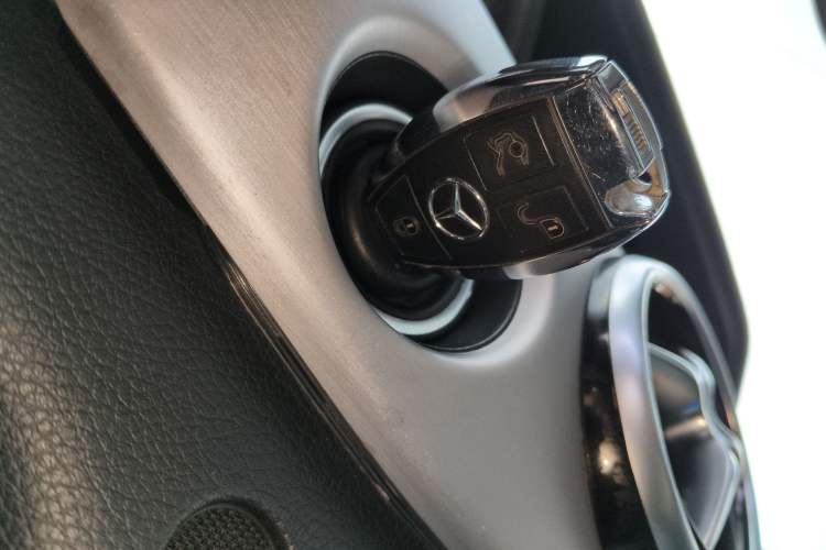 Used Mercedes-Benz GLK-Class 2013 GLK 300 4MATIC Dynamic Sunroof Model Vehicle Key