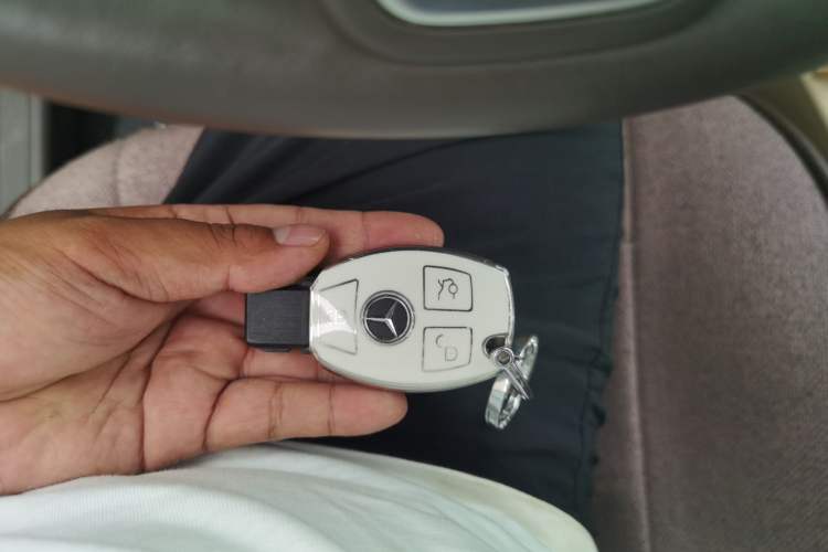 Used Mercedes-Benz GLK-Class 2013 GLK 300 4MATIC Dynamic Sunroof Model Vehicle Key