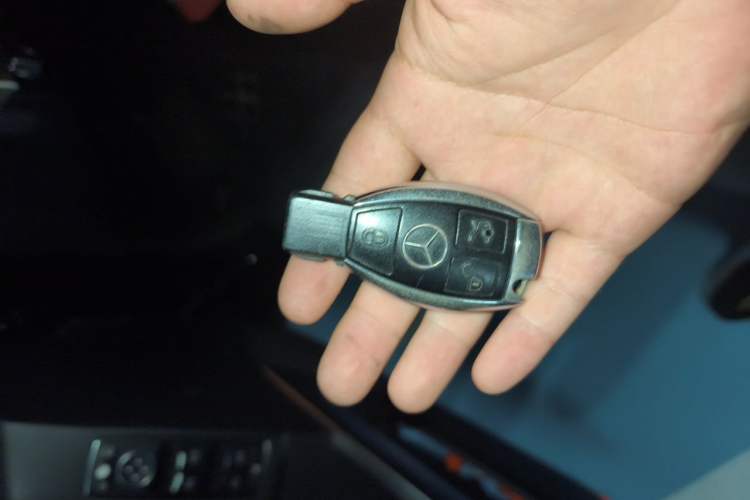 Used Mercedes-Benz GLK-Class 2013 GLK 300 4MATIC Dynamic Sunroof Model Vehicle Key