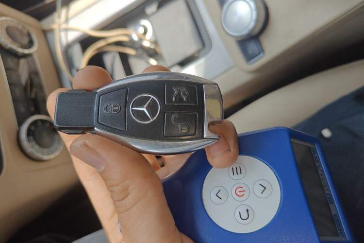 Used Mercedes-Benz GLK-Class 2013 GLK 300 4MATIC Dynamic Sunroof Model Vehicle Key