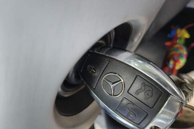Used Mercedes-Benz GLK-Class 2013 GLK 300 4MATIC Dynamic Sunroof Model Vehicle Key