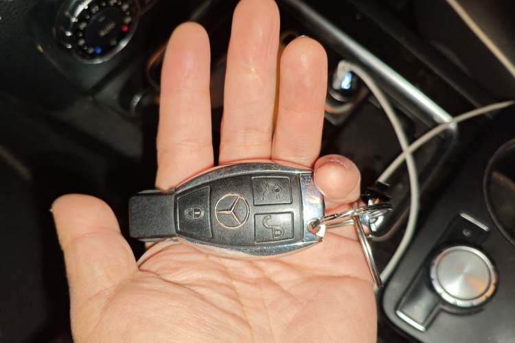Used Mercedes-Benz GLK-Class 2013 GLK 300 4MATIC Luxury Model Vehicle Key