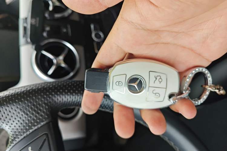 Used Mercedes-Benz GLK-Class 2013 GLK 300 4MATIC Dynamic Sunroof Model Vehicle Key