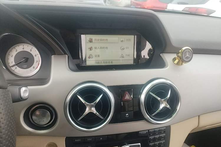 Used Mercedes-Benz GLK-Class 2013 Facelift GLK 300 4MATIC Fashion Edition Audio And AC Panel