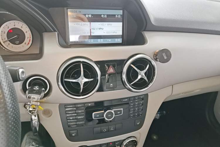 Used Mercedes-Benz GLK-Class 2013 GLK 300 4MATIC Dynamic Edition Audio And AC Panel