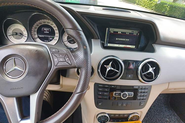 Used Mercedes-Benz GLK-Class 2013 GLK 300 4MATIC Dynamic Edition Audio And AC Panel