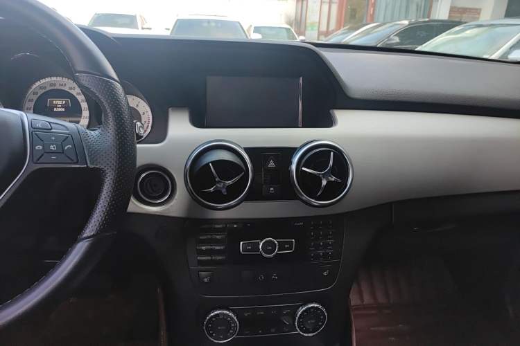 Used Mercedes-Benz GLK-Class 2013 GLK 300 4MATIC Dynamic Edition Audio And AC Panel
