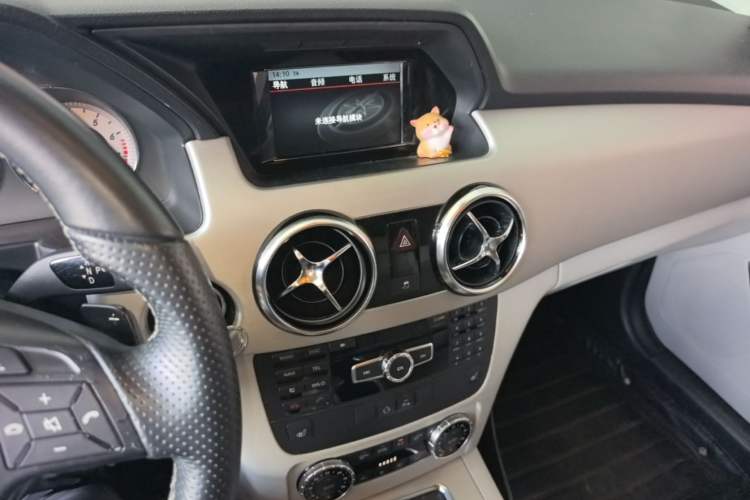 Used Mercedes-Benz GLK-Class 2013 GLK 300 4MATIC Dynamic Edition Audio And AC Panel