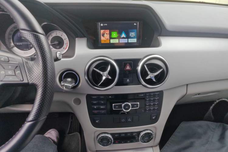 Used Mercedes-Benz GLK-Class 2013 GLK 300 4MATIC Dynamic Edition Audio And AC Panel