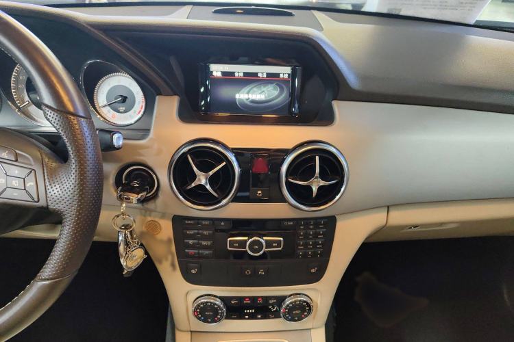 Used Mercedes-Benz GLK-Class 2013 GLK 300 4MATIC Dynamic Sunroof Model Audio And AC Panel