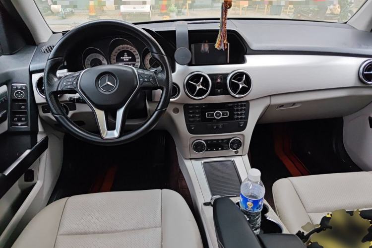 Used Mercedes-Benz GLK-Class 2013 GLK 300 4MATIC Fashion Model Center Console