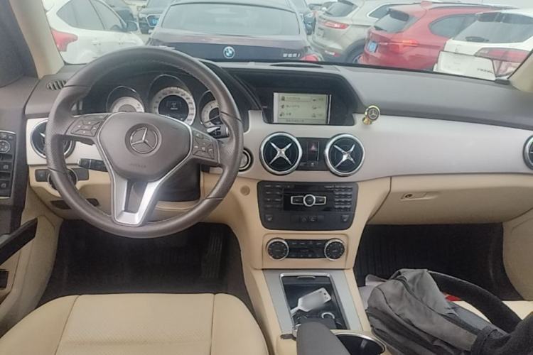 Used Mercedes-Benz GLK-Class 2013 Facelift GLK 300 4MATIC Fashion Edition Center Console