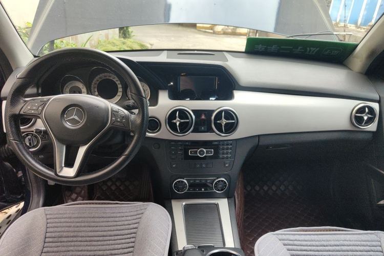 Used Mercedes-Benz GLK-Class 2013 GLK 300 4MATIC Dynamic Sunroof Model Center Console