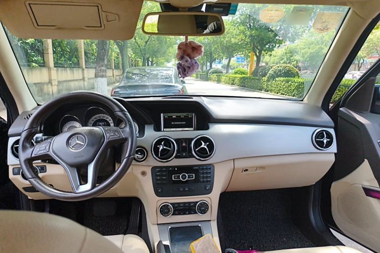 Used Mercedes-Benz GLK-Class 2013 GLK 300 4MATIC Dynamic Edition Center Console