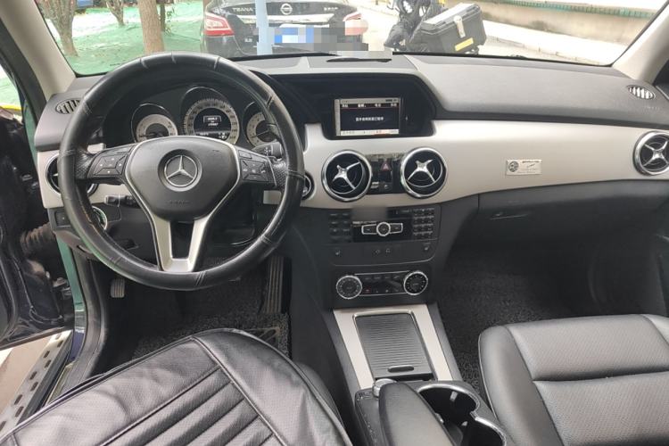 Used Mercedes-Benz GLK-Class 2013 GLK 300 4MATIC Fashion Model Center Console