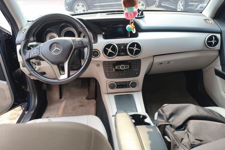 Used Mercedes-Benz GLK-Class 2013 GLK 300 4MATIC Dynamic Sunroof Model Center Console
