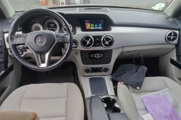 Used Mercedes-Benz GLK-Class 2013 GLK 300 4MATIC Dynamic Edition Center Console