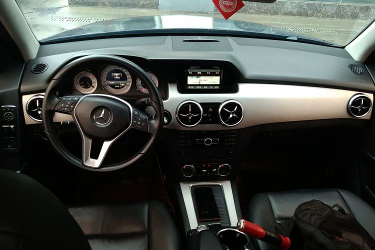 Used Mercedes-Benz GLK-Class 2013 GLK 300 4MATIC Dynamic Sunroof Model Center Console