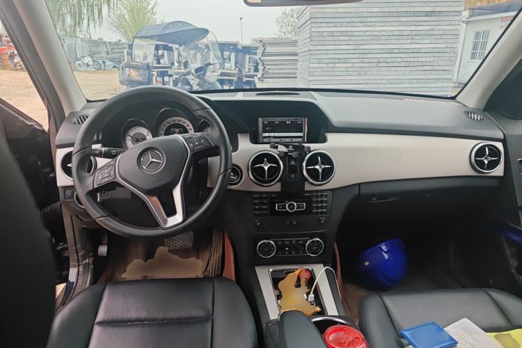 Used Mercedes-Benz GLK-Class 2013 GLK 300 4MATIC Dynamic Edition Center Console