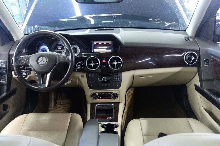Used Mercedes-Benz GLK-Class 2013 GLK 300 4MATIC Fashion Model Center Console