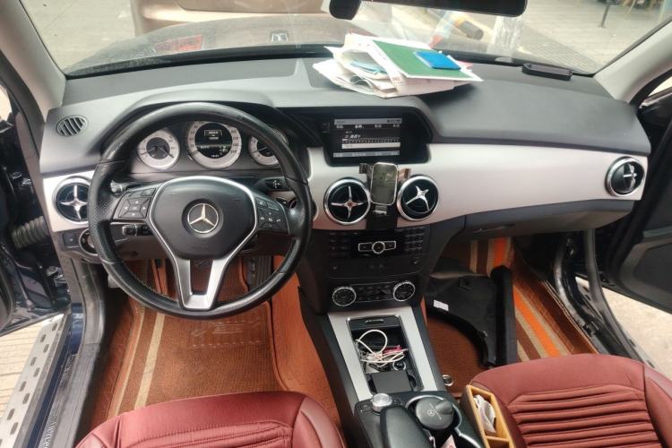 Used Mercedes-Benz GLK-Class 2013 GLK 300 4MATIC Fashion Model Center Console
