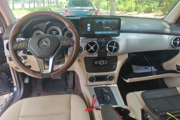 Used Mercedes-Benz GLK-Class 2013 GLK 300 4MATIC Fashion Model Center Console