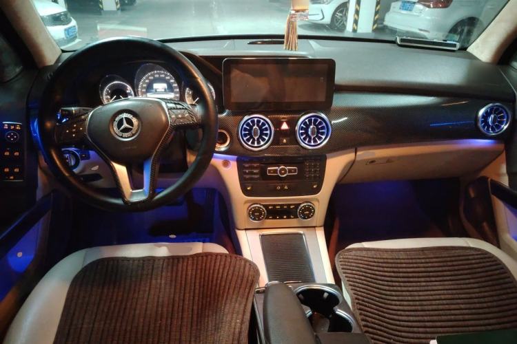 Used Mercedes-Benz GLK-Class 2013 GLK 300 4MATIC Dynamic Edition Center Console