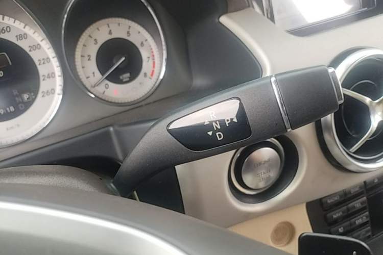 Used Mercedes-Benz GLK-Class 2013 Facelift GLK 300 4MATIC Fashion Edition Gear Lever