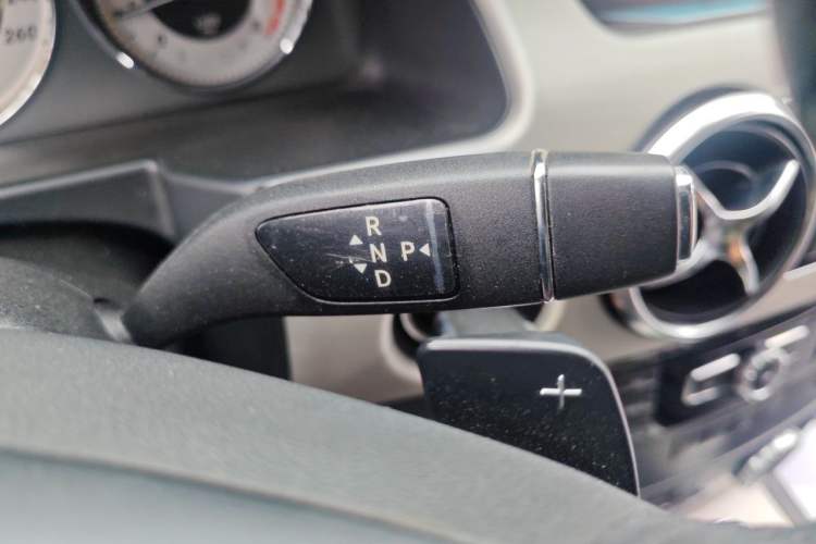 Used Mercedes-Benz GLK-Class 2013 GLK 300 4MATIC Dynamic Edition Gear Lever