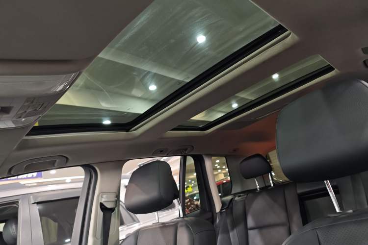 Used Mercedes-Benz GLK-Class 2013 Facelift GLK 300 4MATIC Fashion Edition Interior 12