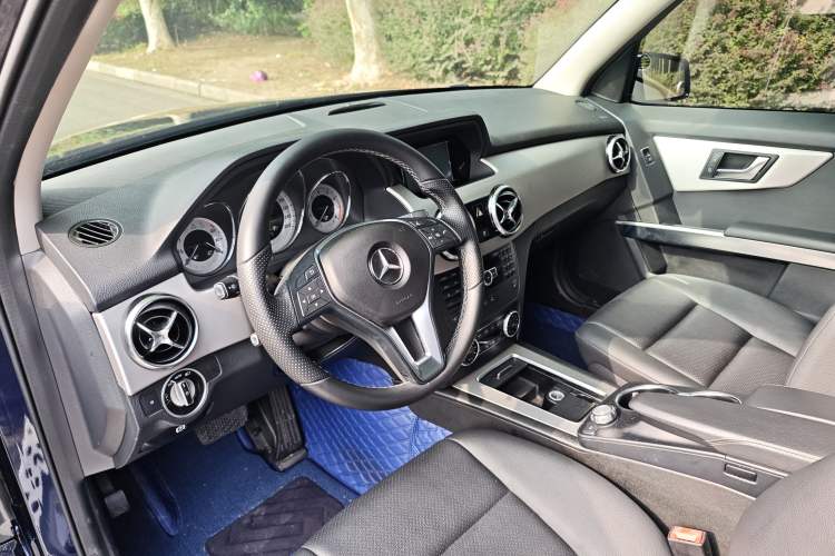 Used Mercedes-Benz GLK-Class 2013 Facelift GLK 300 4MATIC Fashion Edition Interior 3