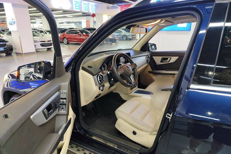 Used Mercedes-Benz GLK-Class 2013 GLK 300 4MATIC Dynamic Sunroof Model Interior 3