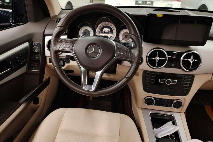 Used Mercedes-Benz GLK-Class 2013 GLK 300 4MATIC Fashion Model Interior 3