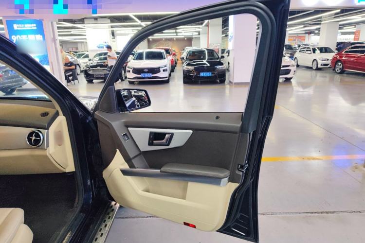Used Mercedes-Benz GLK-Class 2013 GLK 300 4MATIC Dynamic Sunroof Model Interior 5