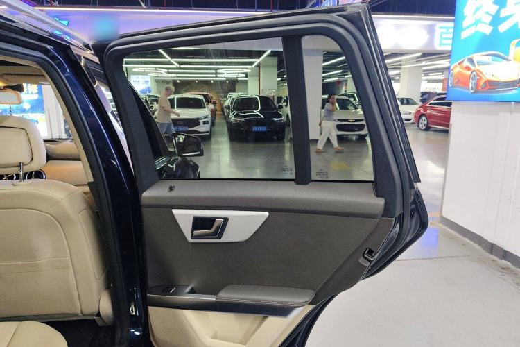 Used Mercedes-Benz GLK-Class 2013 GLK 300 4MATIC Dynamic Sunroof Model Interior 6