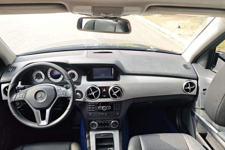 Used Mercedes-Benz GLK-Class 2013 Facelift GLK 300 4MATIC Fashion Edition Interior 7