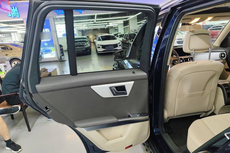 Used Mercedes-Benz GLK-Class 2013 GLK 300 4MATIC Dynamic Sunroof Model Interior 8