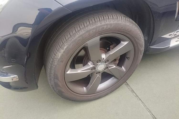 Used Mercedes-Benz GLK-Class 2013 Facelift GLK 300 4MATIC Fashion Edition Left Front Wheel Hub