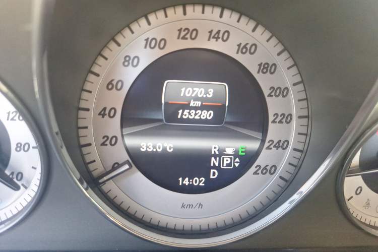 Used Mercedes-Benz GLK-Class 2013 GLK 300 4MATIC Dynamic Edition Odometer Close Up