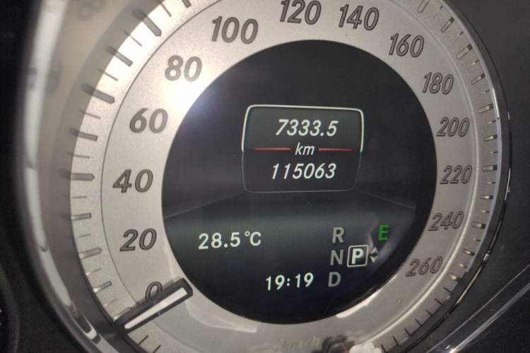 Used Mercedes-Benz GLK-Class 2013 GLK 300 4MATIC Dynamic Sunroof Model Odometer Close Up