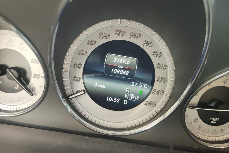 Used Mercedes-Benz GLK-Class 2013 GLK 300 4MATIC Dynamic Sunroof Model Odometer Close Up