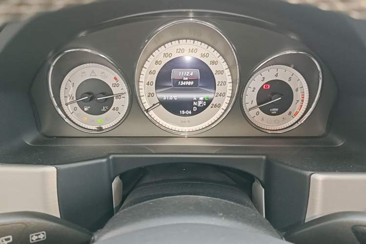 Used Mercedes-Benz GLK-Class 2013 GLK 300 4MATIC Dynamic Edition Odometer Close Up