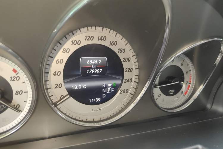 Used Mercedes-Benz GLK-Class 2013 GLK 300 4MATIC Fashion Model Odometer Close Up