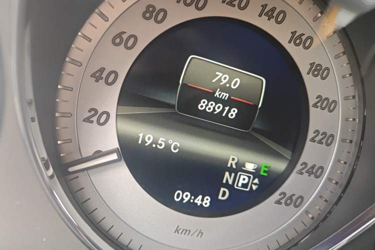 Used Mercedes-Benz GLK-Class 2013 GLK 300 4MATIC Dynamic Edition Odometer Close Up