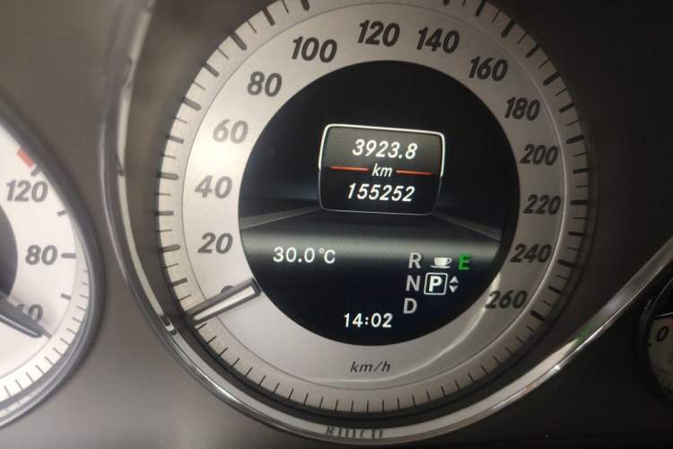 Used Mercedes-Benz GLK-Class 2013 GLK 300 4MATIC Fashion Model Odometer Close Up