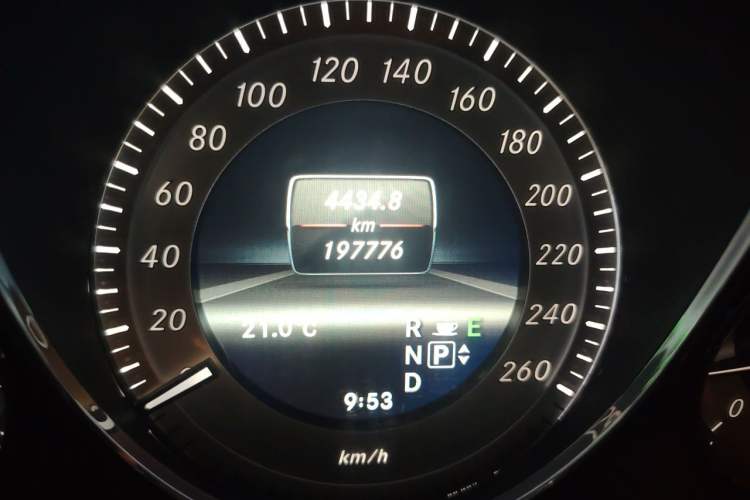 Used Mercedes-Benz GLK-Class 2013 GLK 300 4MATIC Dynamic Edition Odometer Close Up